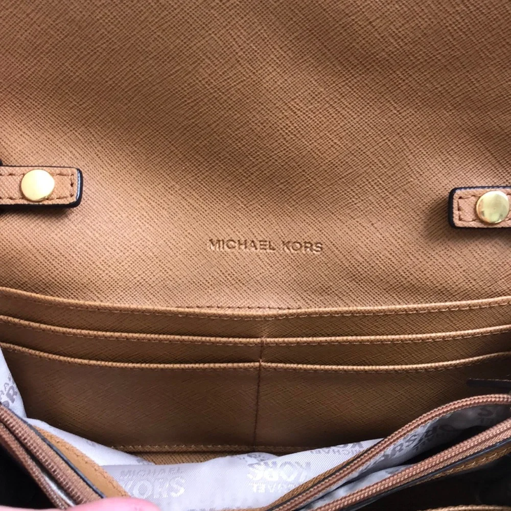 Leather Crossbody Wallet in Tan with Chain Strap Reposhing